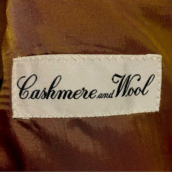 Cerruti 1881 Italian made 2 button cashmere/wool sport coat. Fits like a 44 R - Picture 3 of 6